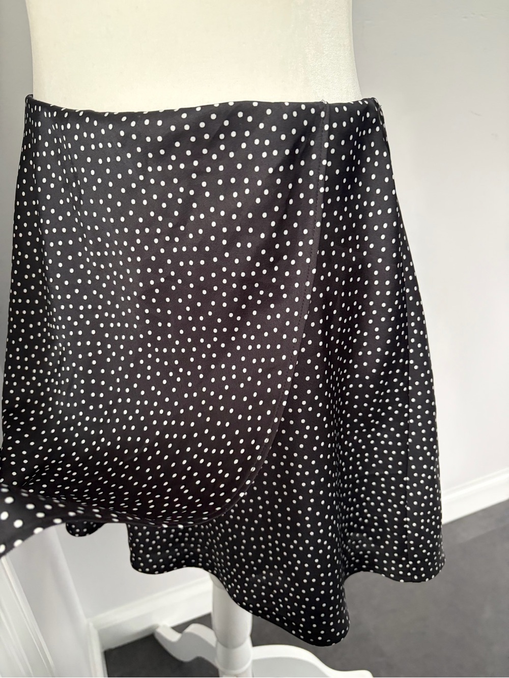 Abercrombie & Fitch Black and White Polka Dot Faux Wrap Satin Skirt, M, Like New